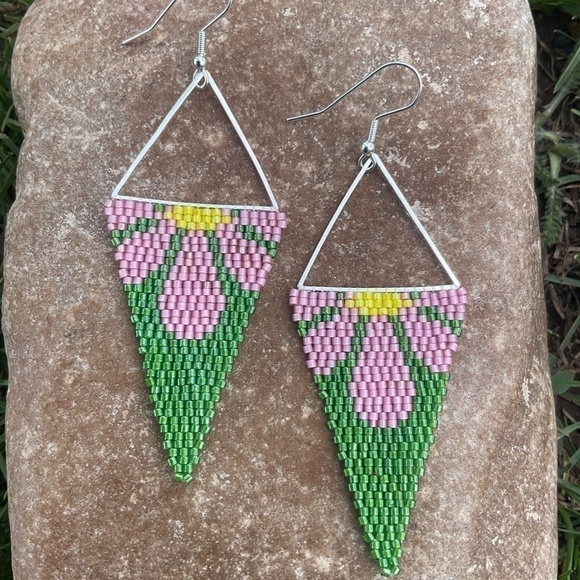 PINK and Green Daisy Triangle Beaded Earrings, New, Handmade by Me - Picture 7 of 12